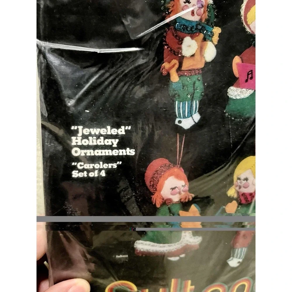 Sultana Christmas Needlecraft Bucilla 3386 Jeweled Holiday Ornaments 4 Carolers